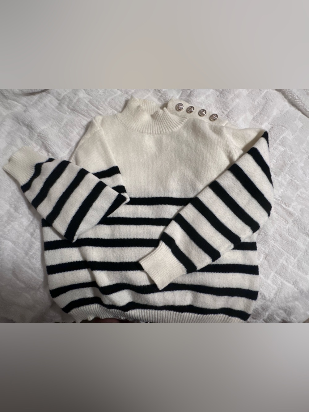 Super soft striped turtleneck sweater !